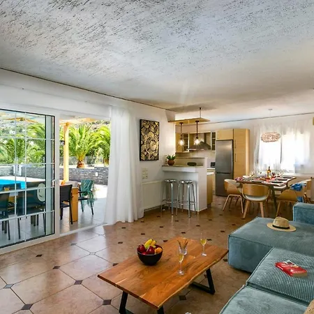Villa Alpha By